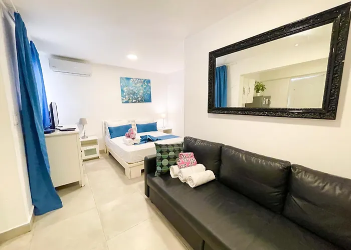 Deluxe Queen Studio